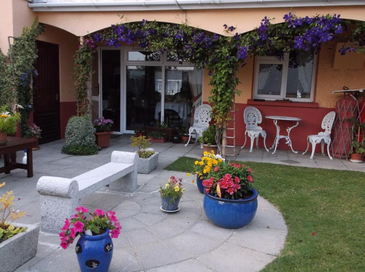 آثلون Villa St.John B&B المظهر الخارجي الصورة